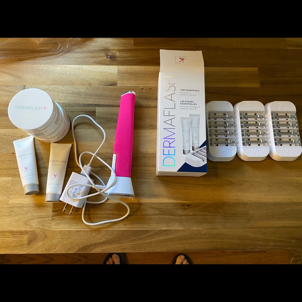 Dermaflash kit and device brand new (without box)